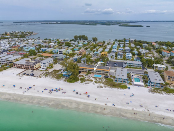 Beachfront Studio Beautiful Gulf Views